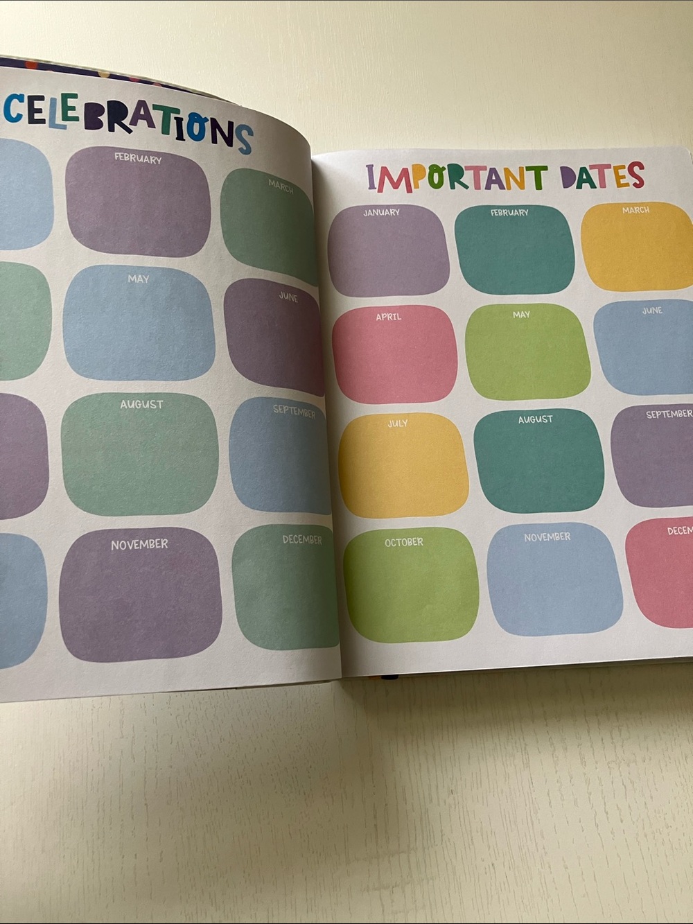 The Creative Expert 17 Month Planner - (August 2026-December 2027) NWT - Picture 8 of 16